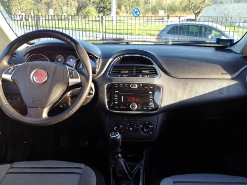 2012_Fiat_Punto_Evo_1.2_interior